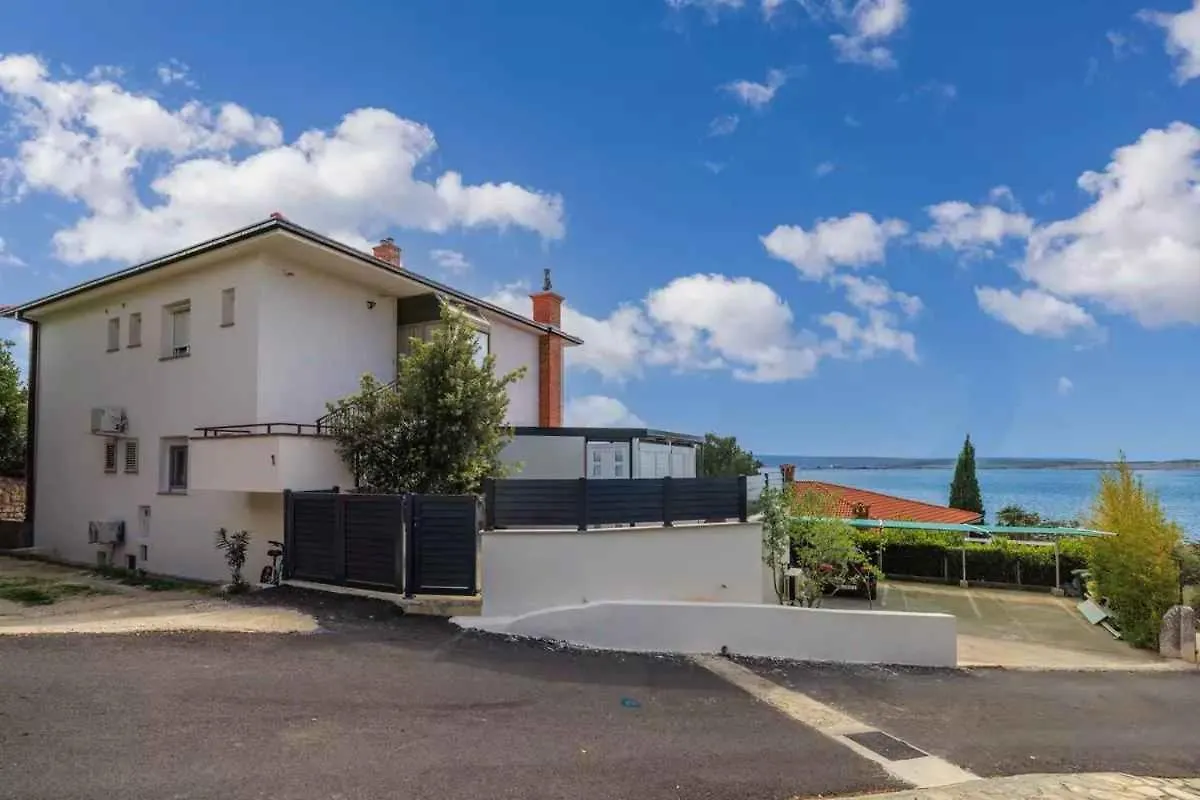 Apartment In Crikvenica 13715 دْغاماي