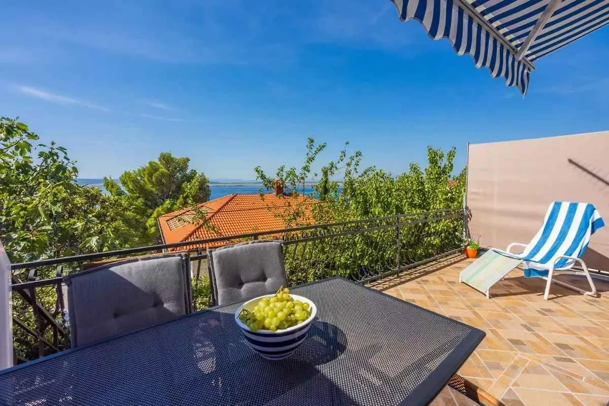 Apartment In Crikvenica 13715 دْغاماي