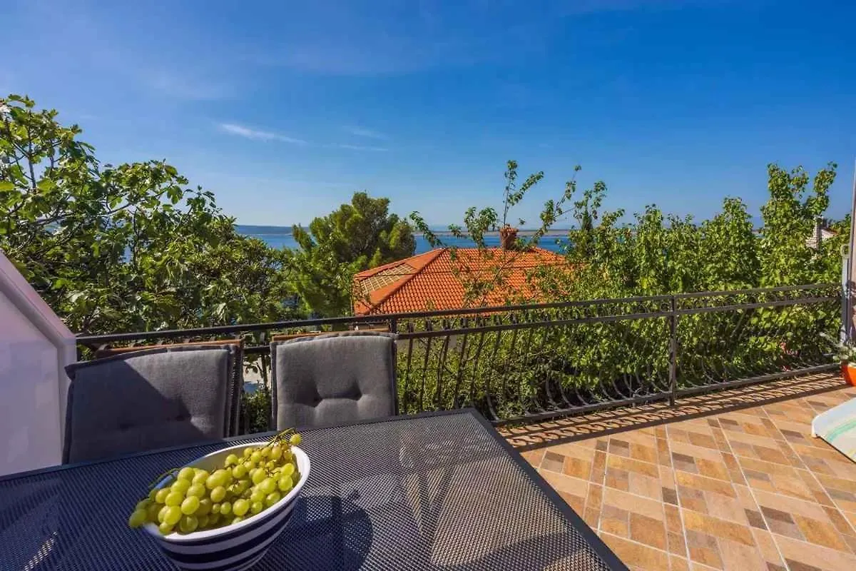Apartment In Crikvenica 13715 دْغاماي
