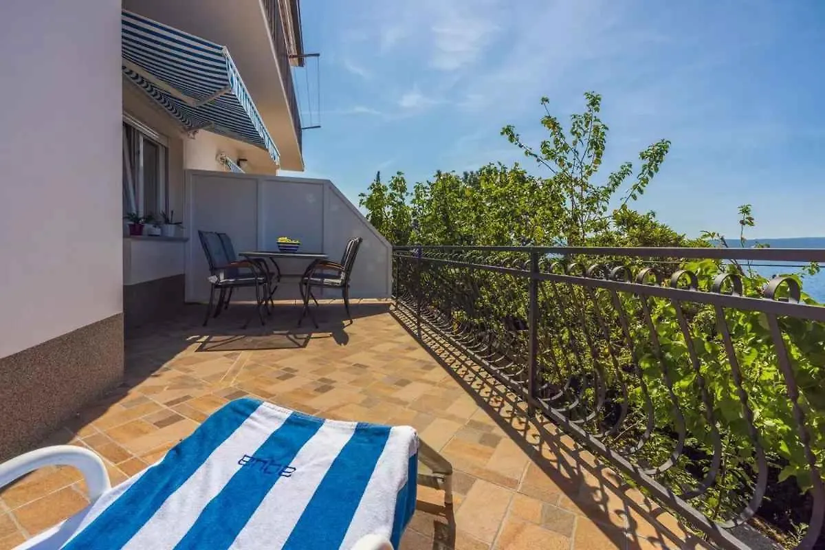 Apartment In Crikvenica 13715 دْغاماي