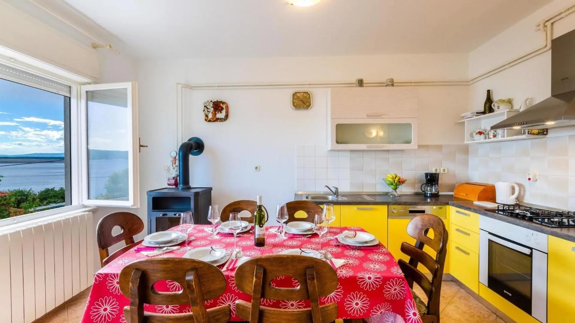 Apartment In Crikvenica 13715 دْغاماي
